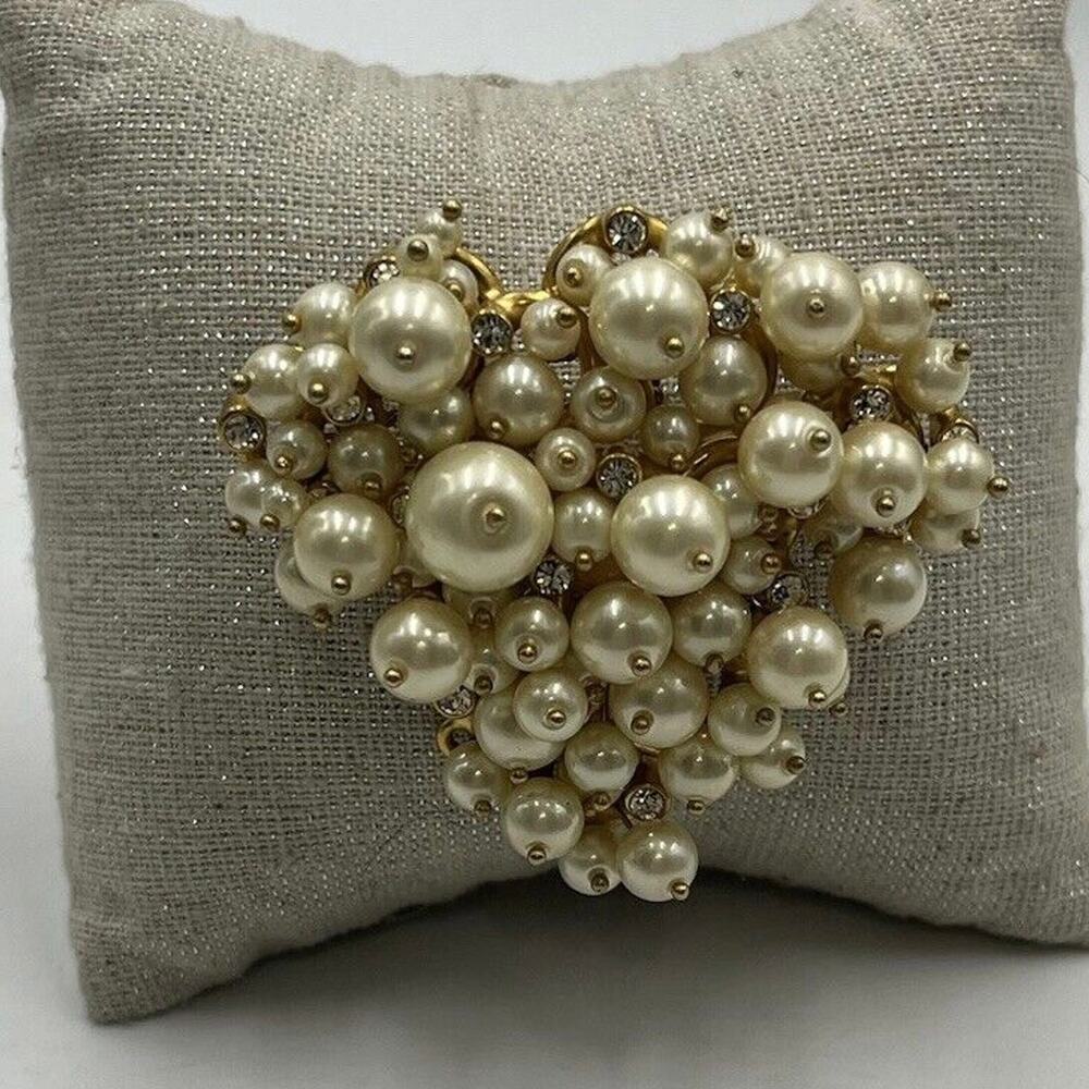 Carolee Vintage Signed Lux‎ Gold Tone Lg Cluster Faux Pearl Crystal Heart Brooch